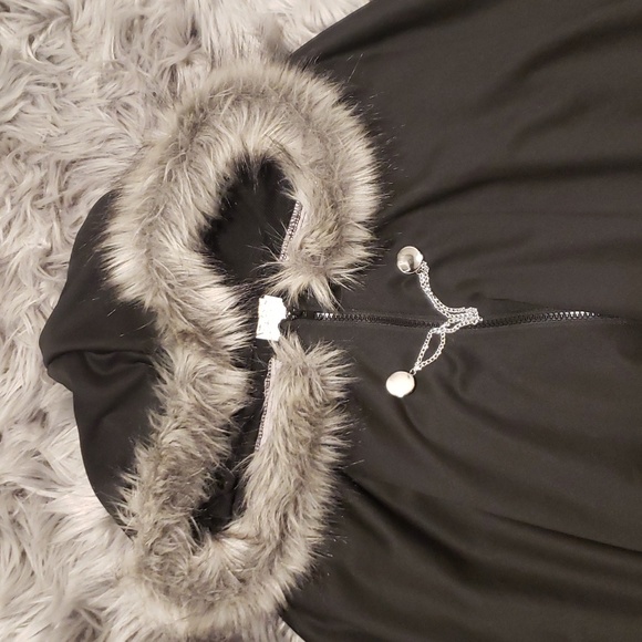 ⭐Free With Purchase⭐🧿Faux Fur Lined Hooded Cape - Picture 2 of 2